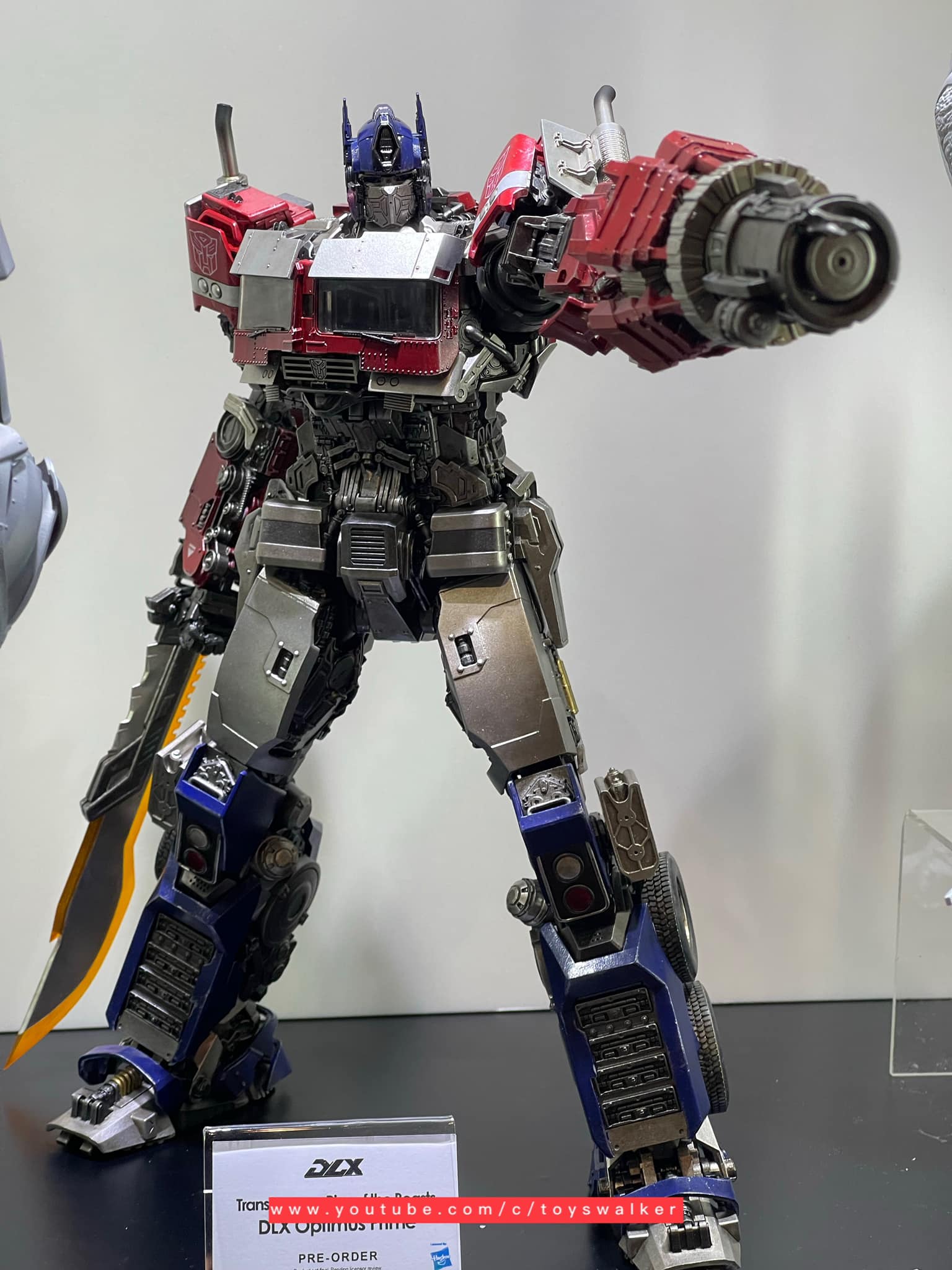 DLX Scourge, Mirage, Optimus Primal First Looks at threezero Rise